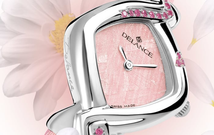 Romantische Armbanduhr für Frauen: Valentine: Wasserdichte Uhr für Frau mit 17 Saphiren , Perlmutter, vernickelte Hände, Stahlcabochon mit einem rosa Saphir, Armband Satin