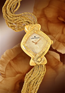 Besten Luxusuhren für die Frau: Jonquille: Golduhr mit 50 gelben Diamanten, Luz Zifferblatt, vergoldete Hände, Goldcabochon mit einem gelben Diamant, Goldarmband Cascade
