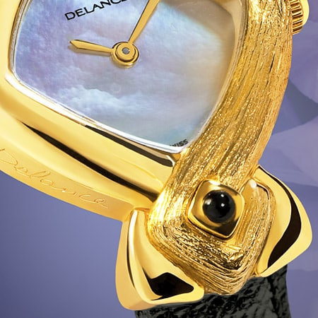 The smooth side of the gold case expresses her femininity and her gentleness, while the textured side reflects her determination