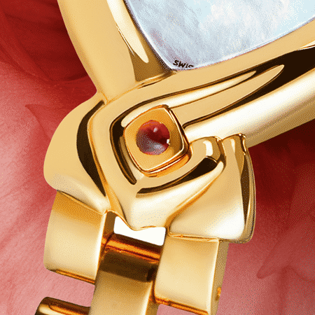 Besondere Uhr für besondere Frauen: Cometa: Golduhr mit einem Rubin und Diamanten, Zifferblatt Perlmutter weiss, vergoldete Hände, Goldcabochon mit einem Rubin, Armband aus Gold